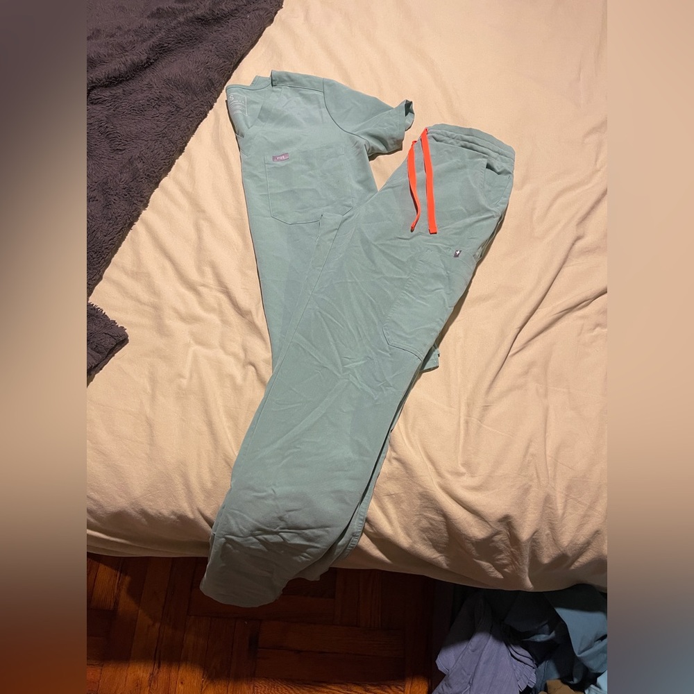 Figs Jade green Scrub set